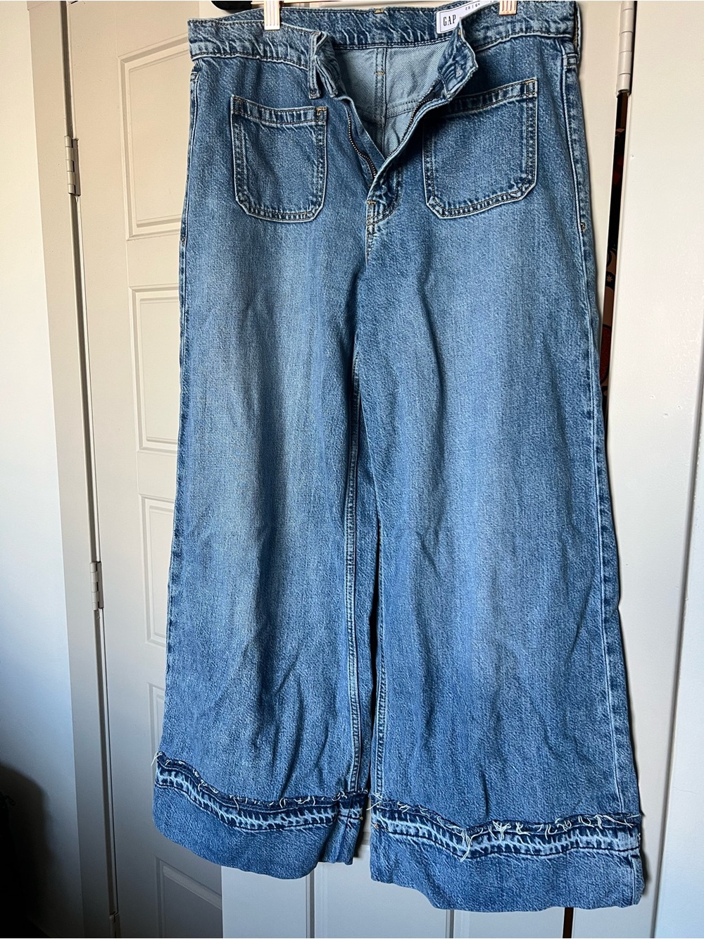 GAP Men’s Light Blue Bootcut Denim Jeans